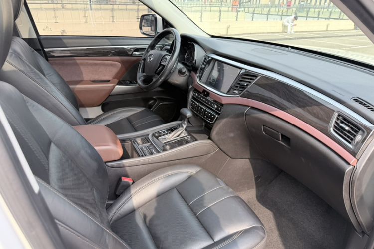 Used GAC Trumpchi GS8 2017 320T Two-Wheel Drive Luxury Smart Connectivity Version (7 Seats) Right Front Seat