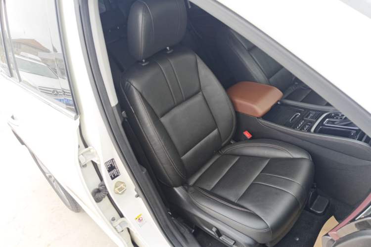 Used GAC Trumpchi GS8 2017 320T Two-Wheel Drive Luxury Smart Connectivity Version (7 Seats) Right Front Seat
