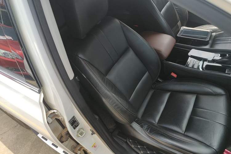 Used GAC Trumpchi GS8 2017 320T Two-Wheel Drive Luxury Smart Connectivity Version (7 Seats) Right Front Seat