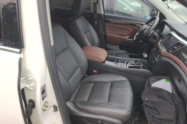 Used GAC Trumpchi GS8 2017 320T Two-Wheel Drive Luxury Smart Connectivity Version (7 Seats) Right Front Seat