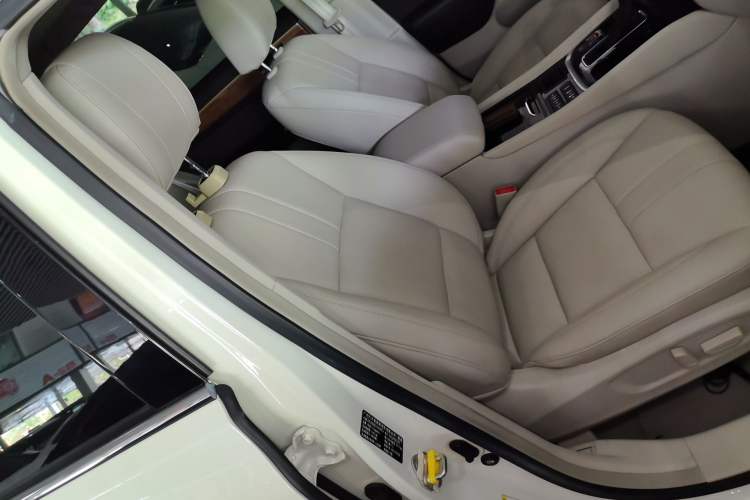 Used GAC Trumpchi GS8 2017 320T Two-Wheel Drive Luxury Smart Connectivity Version (7 Seats)