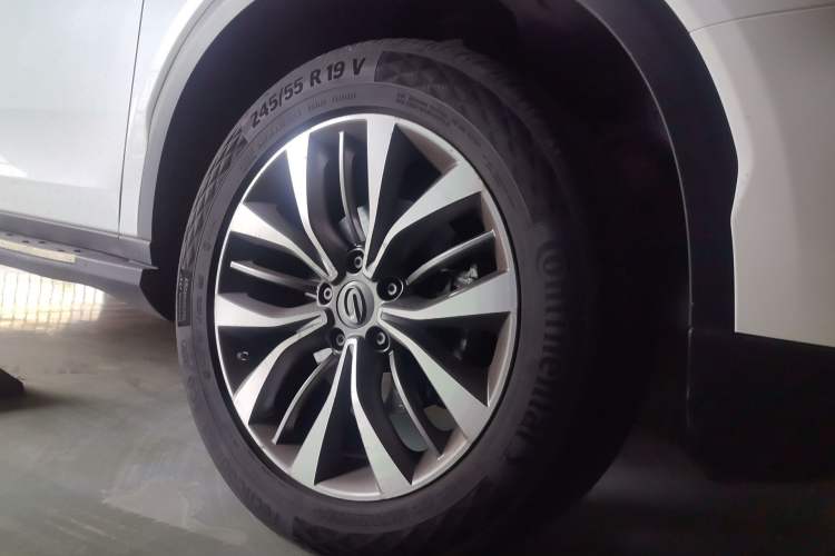 Used GAC Trumpchi GS8 2017 320T Two-Wheel Drive Luxury Smart Connectivity Version (7 Seats) Right Front Wheel Hub