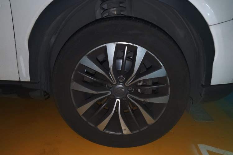 Used GAC Trumpchi GS8 2017 320T Two-Wheel Drive Luxury Smart Connectivity Version (7 Seats) Right Front Wheel Hub
