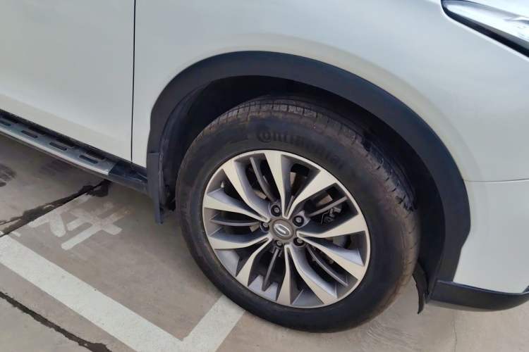 Used GAC Trumpchi GS8 2017 320T Two-Wheel Drive Luxury Smart Connectivity Version (7 Seats) Right Front Wheel Hub