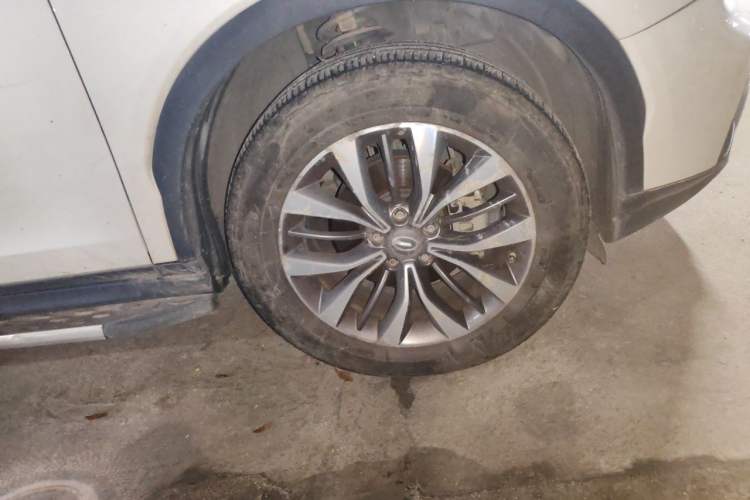 Used GAC Trumpchi GS8 2017 320T Two-Wheel Drive Luxury Smart Connectivity Version (7 Seats) Right Front Wheel Hub