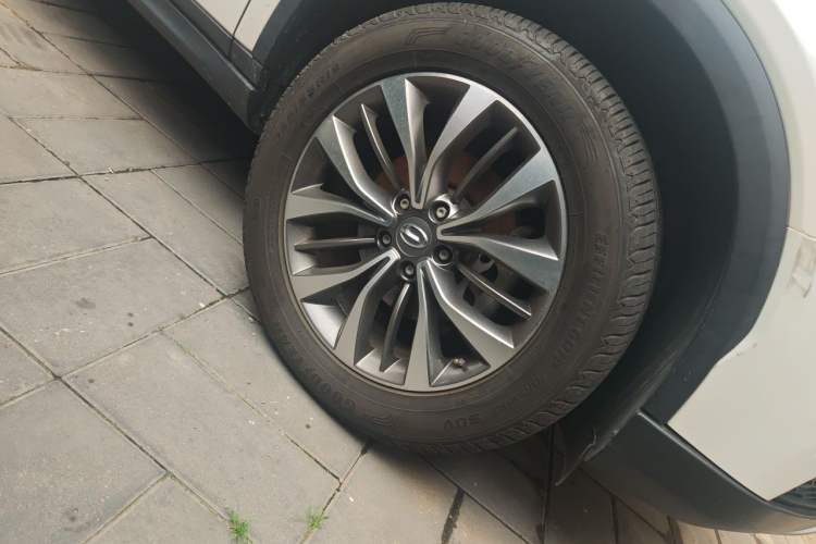 Used GAC Trumpchi GS8 2017 320T Two-Wheel Drive Luxury Smart Connectivity Version (7 Seats) Right Front Wheel Hub
