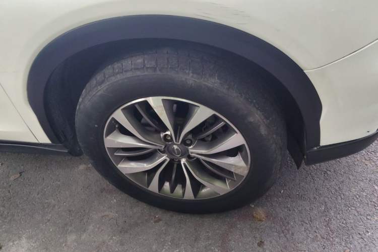 Used GAC Trumpchi GS8 2017 320T Two-Wheel Drive Luxury Smart Connectivity Version (7 Seats) Right Front Wheel Hub