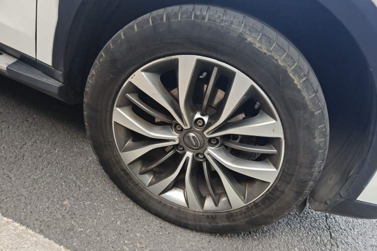 Used GAC Trumpchi GS8 2017 320T Two-Wheel Drive Luxury Smart Connectivity Version (7 Seats) Right Front Wheel Hub