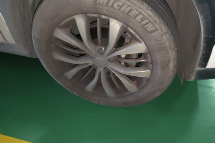 Used GAC Trumpchi GS8 2017 320T Two-Wheel Drive Luxury Smart Connectivity Version (7 Seats) Right Front Wheel Hub