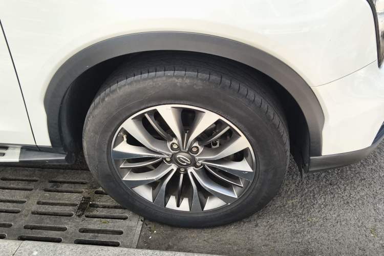 Used GAC Trumpchi GS8 2017 320T Two-Wheel Drive Luxury Smart Connectivity Version (7 Seats) Right Front Wheel Hub