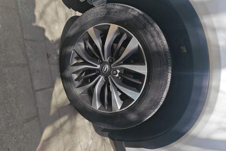 Used GAC Trumpchi GS8 2017 320T Two-Wheel Drive Luxury Smart Connectivity Version (7 Seats) Right Front Wheel Hub
