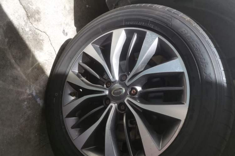 Used GAC Trumpchi GS8 2017 320T Two-Wheel Drive Luxury Smart Connectivity Version (7 Seats) Right Front Wheel Hub
