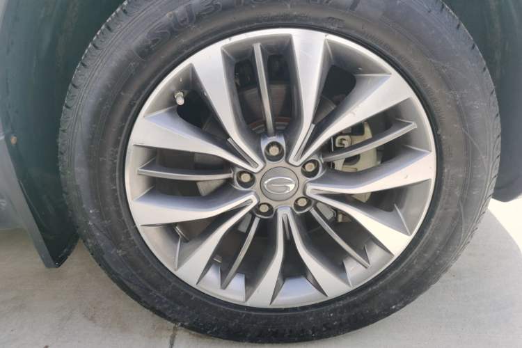 Used GAC Trumpchi GS8 2017 320T Two-Wheel Drive Luxury Smart Connectivity Version (7 Seats) Right Front Wheel Hub