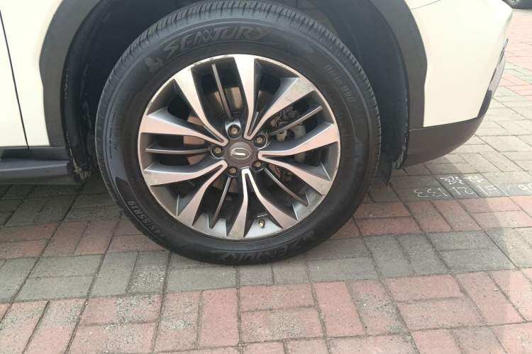 Used GAC Trumpchi GS8 2017 320T Two-Wheel Drive Luxury Smart Connectivity Version (7 Seats) Right Front Wheel Hub