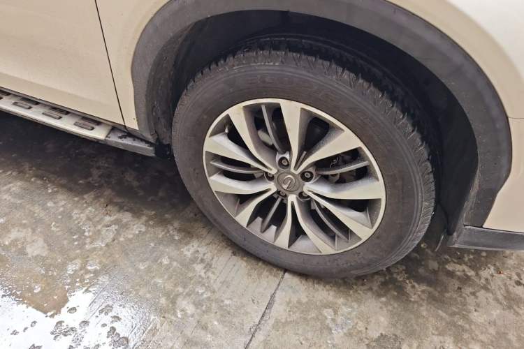 Used GAC Trumpchi GS8 2017 320T Two-Wheel Drive Luxury Smart Connectivity Version (7 Seats) Right Front Wheel Hub