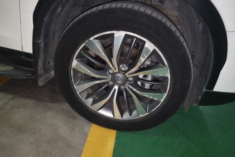 Used GAC Trumpchi GS8 2017 320T Two-Wheel Drive Luxury Smart Connectivity Version (7 Seats) Right Front Wheel Hub