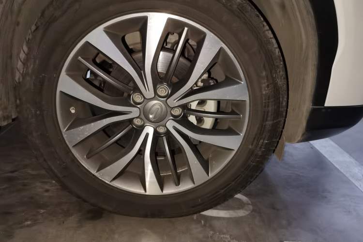 Used GAC Trumpchi GS8 2017 320T Four-Wheel Drive Luxury Smart Connectivity Version (7 Seats) Right Front Wheel Hub