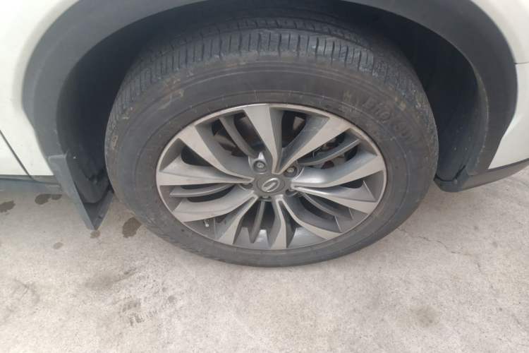 Used GAC Trumpchi GS8 2017 320T Two-Wheel Drive Luxury Smart Connectivity Version (7 Seats) Right Front Wheel Hub