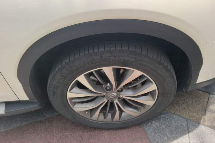 Used GAC Trumpchi GS8 2017 320T Two-Wheel Drive Luxury Smart Connectivity Version (7 Seats) Right Front Wheel Hub