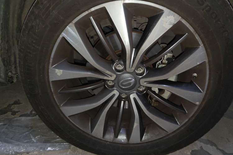 Used GAC Trumpchi GS8 2017 320T Two-Wheel Drive Luxury Smart Connectivity Version (7 Seats) Right Front Wheel Hub