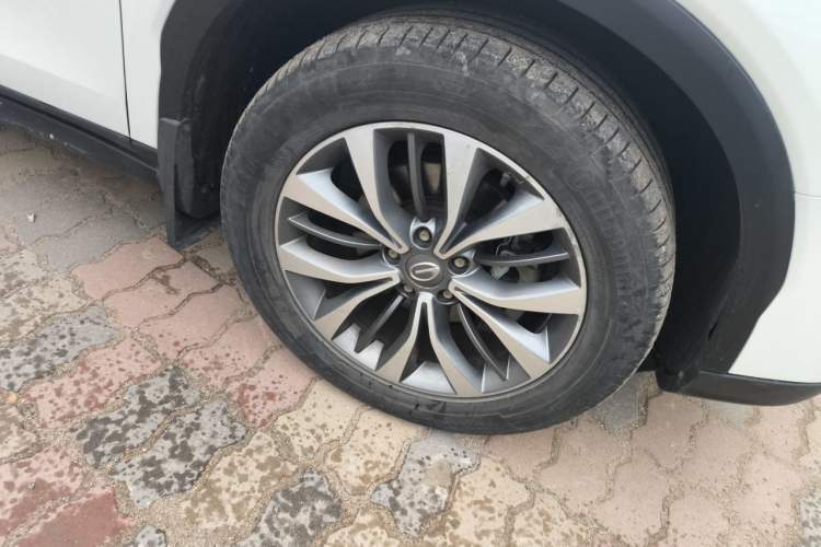Used GAC Trumpchi GS8 2017 320T Two-Wheel Drive Luxury Smart Connectivity Version (7 Seats) Right Front Wheel Hub