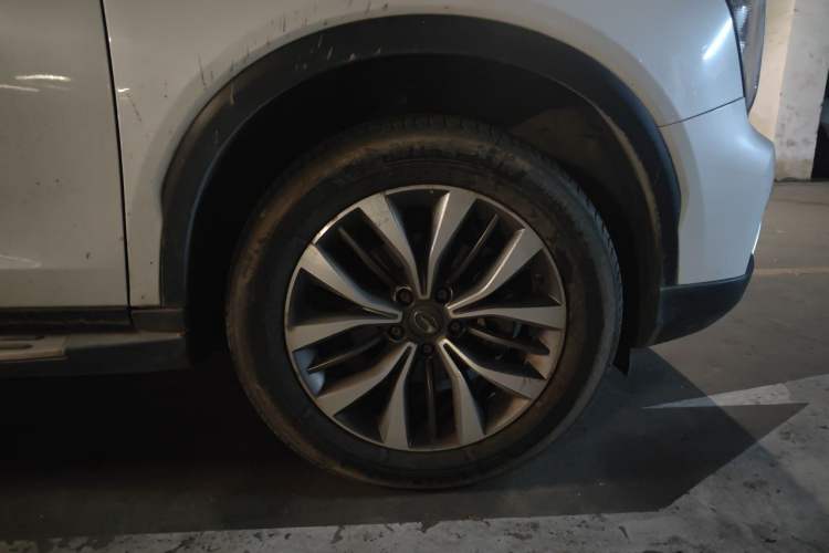 Used GAC Trumpchi GS8 2017 320T Two-Wheel Drive Luxury Smart Connectivity Version (7 Seats) Right Front Wheel Hub