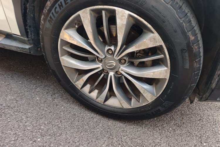 Used GAC Trumpchi GS8 2017 320T Two-Wheel Drive Luxury Smart Connectivity Version (7 Seats) Right Front Wheel Hub