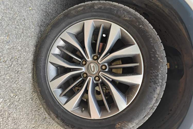 Used GAC Trumpchi GS8 2017 320T Two-Wheel Drive Luxury Smart Connectivity Version (7 Seats) Right Front Wheel Hub
