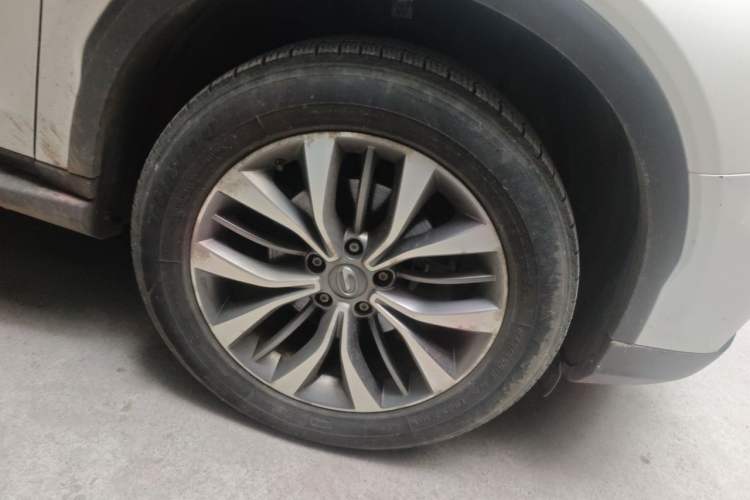 Used GAC Trumpchi GS8 2017 320T Two-Wheel Drive Luxury Smart Connectivity Version (7 Seats) Right Front Wheel Hub