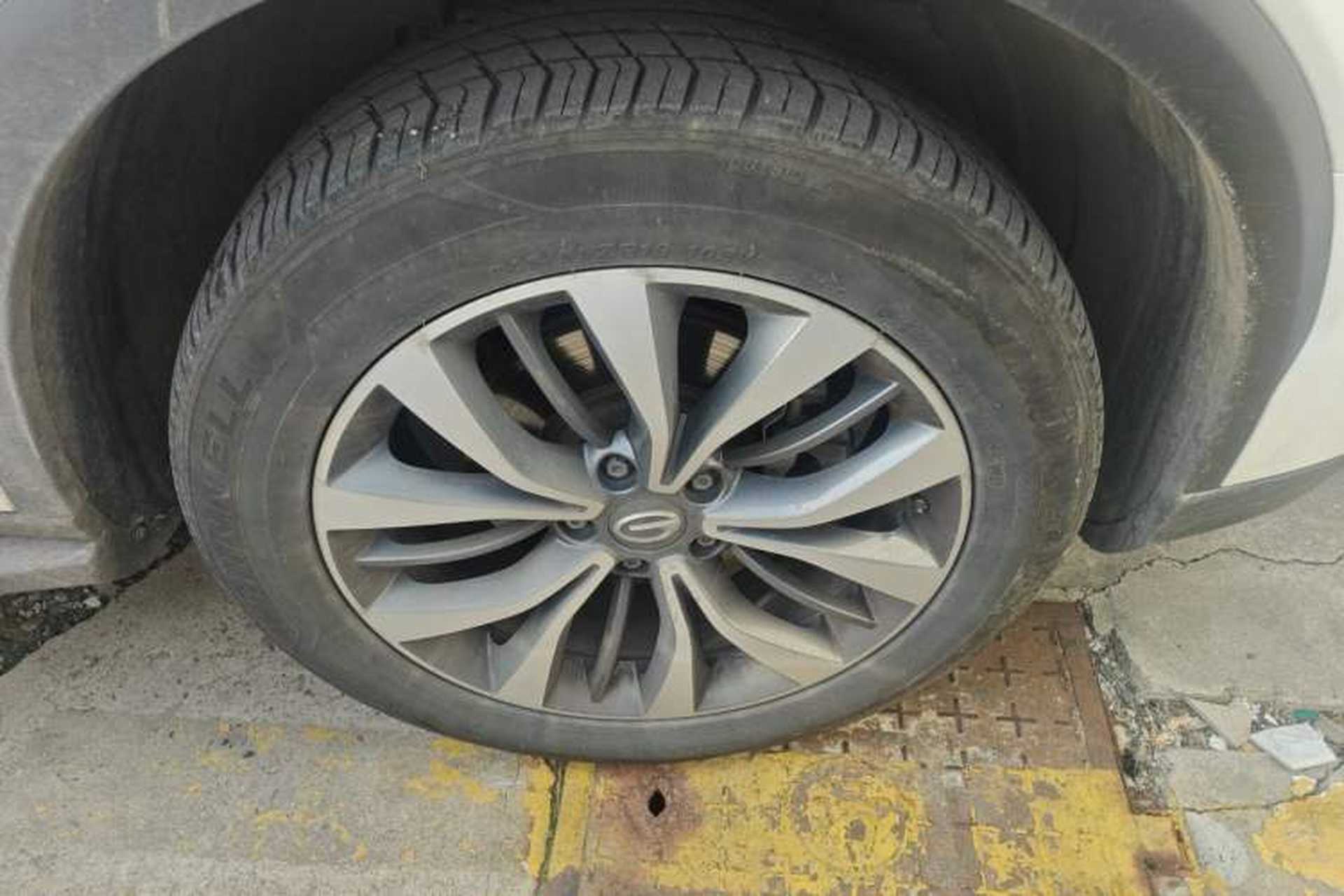 Used GAC Trumpchi GS8 2017 320T Two-Wheel Drive Luxury Smart Connectivity Version (7 Seats) Right Front Wheel Hub