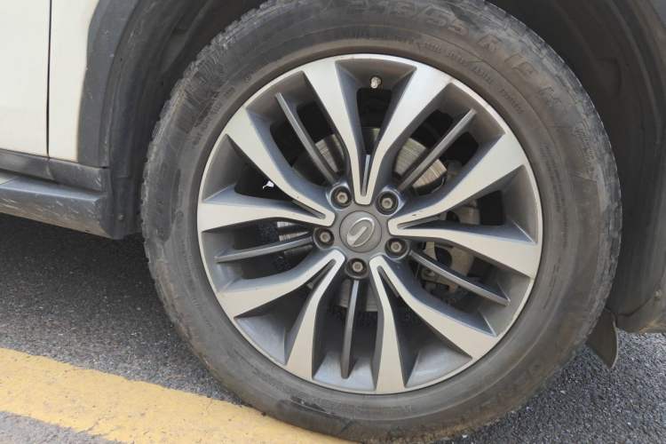Used GAC Trumpchi GS8 2017 320T Two-Wheel Drive Luxury Smart Connectivity Version (7 Seats) Right Front Wheel Hub