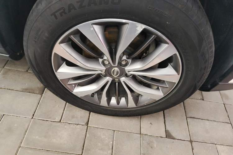 Used GAC Trumpchi GS8 2017 320T Two-Wheel Drive Luxury Smart Connectivity Version (7 Seats) Right Front Wheel Hub