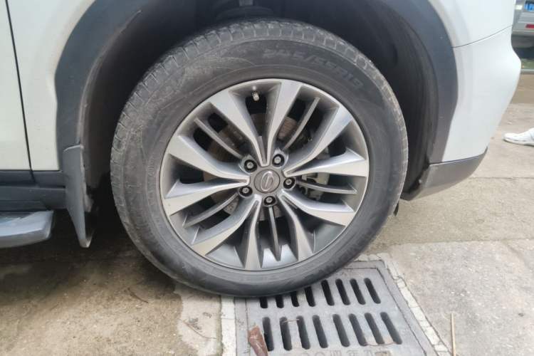 Used GAC Trumpchi GS8 2017 320T Two-Wheel Drive Luxury Smart Connectivity Version (7 Seats) Right Front Wheel Hub