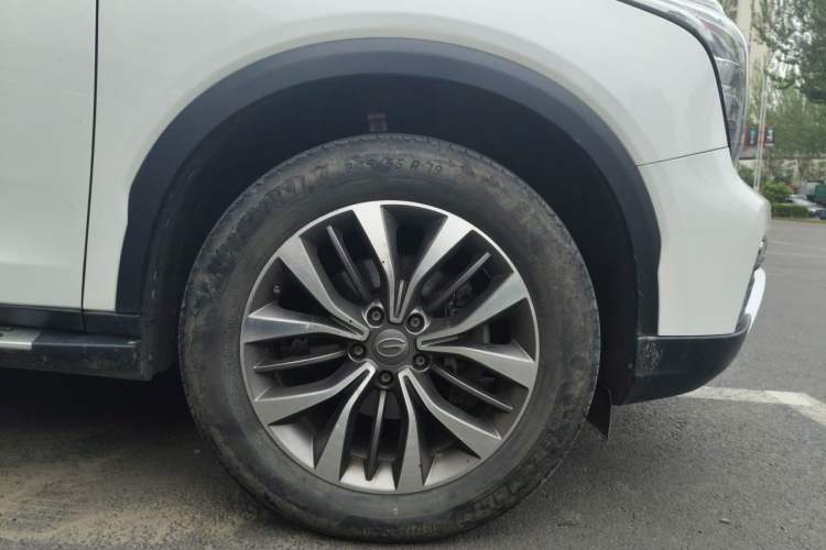 Used GAC Trumpchi GS8 2017 320T Two-Wheel Drive Luxury Smart Connectivity Version (7 Seats) Right Front Wheel Hub