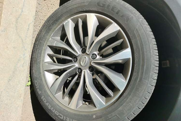 Used GAC Trumpchi GS8 2017 320T Two-Wheel Drive Luxury Smart Connectivity Version (7 Seats) Right Front Wheel Hub