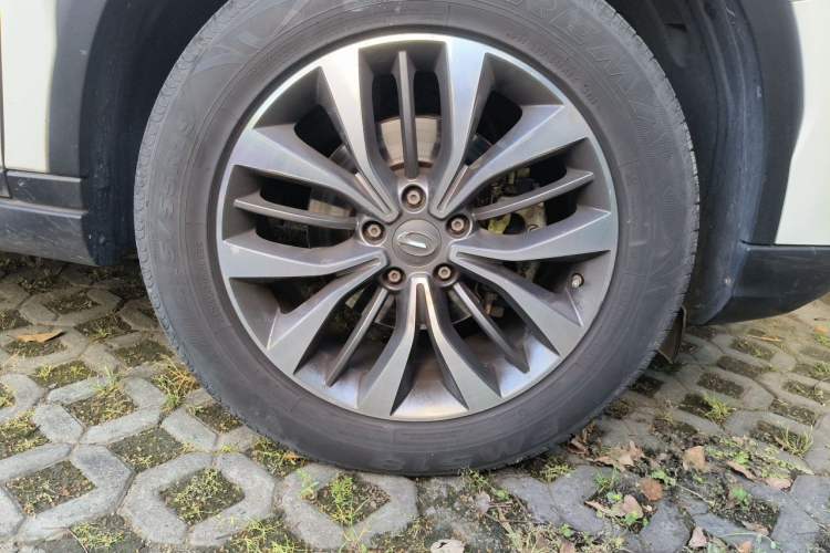 Used GAC Trumpchi GS8 2017 320T Two-Wheel Drive Luxury Smart Connectivity Version (7 Seats) Right Front Wheel Hub