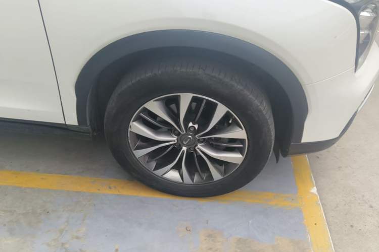 Used GAC Trumpchi GS8 2017 320T Two-Wheel Drive Luxury Smart Connectivity Version (7 Seats) Right Front Wheel Hub