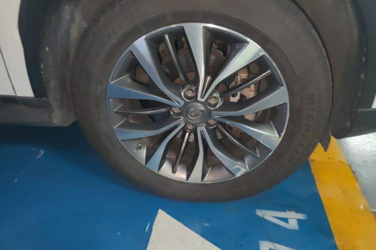 Used GAC Trumpchi GS8 2017 320T Two-Wheel Drive Luxury Smart Connectivity Version (7 Seats) Right Front Wheel Hub