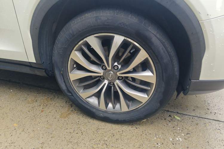 Used GAC Trumpchi GS8 2017 320T Two-Wheel Drive Luxury Smart Connectivity Version (7 Seats) Right Front Wheel Hub