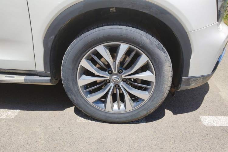 Used GAC Trumpchi GS8 2017 320T Two-Wheel Drive Luxury Smart Connectivity Version (7 Seats) Right Front Wheel Hub