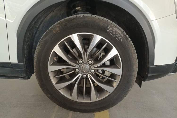 Used GAC Trumpchi GS8 2017 320T Two-Wheel Drive Luxury Smart Connectivity Version (7 Seats) Right Front Wheel Hub