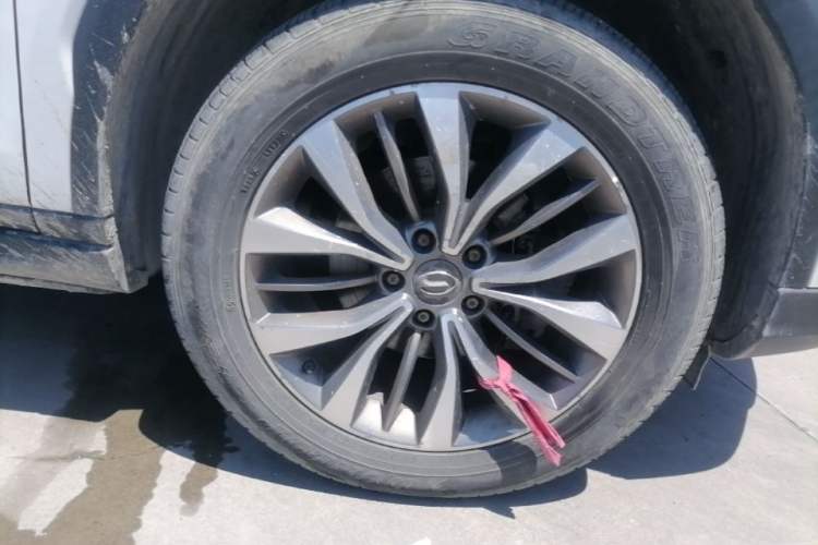 Used GAC Trumpchi GS8 2017 320T Two-Wheel Drive Luxury Smart Connectivity Version (7 Seats) Right Front Wheel Hub