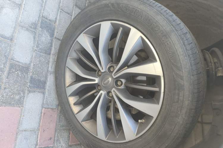 Used GAC Trumpchi GS8 2017 320T Two-Wheel Drive Luxury Smart Connectivity Version (7 Seats) Right Front Wheel Hub