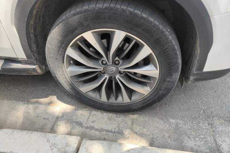 Used GAC Trumpchi GS8 2017 320T Two-Wheel Drive Luxury Smart Connectivity Version (7 Seats) Right Front Wheel Hub