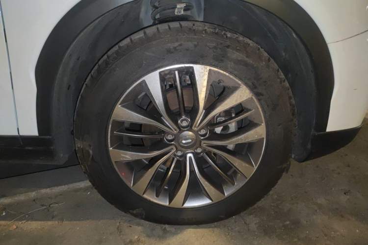 Used GAC Trumpchi GS8 2017 320T Two-Wheel Drive Luxury Smart Connectivity Version (7 Seats) Right Front Wheel Hub