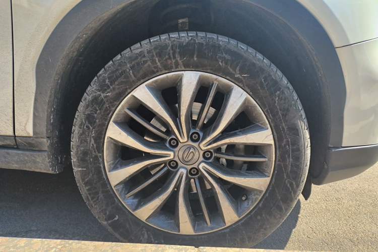 Used GAC Trumpchi GS8 2017 320T Two-Wheel Drive Luxury Smart Connectivity Version (7 Seats) Right Front Wheel Hub