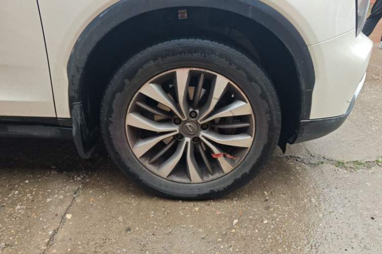 Used GAC Trumpchi GS8 2017 320T Four-Wheel Drive Luxury Smart Connectivity Version (7 Seats) Right Front Wheel Hub