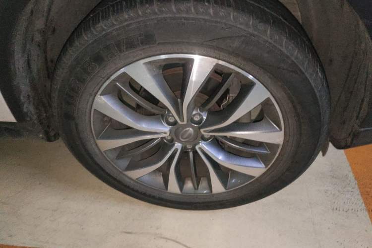 Used GAC Trumpchi GS8 2017 320T Two-Wheel Drive Luxury Smart Connectivity Version (7 Seats) Right Front Wheel Hub
