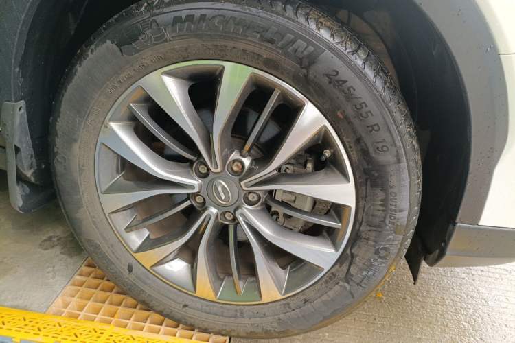 Used GAC Trumpchi GS8 2017 320T Two-Wheel Drive Luxury Smart Connectivity Version (7 Seats) Right Front Wheel Hub