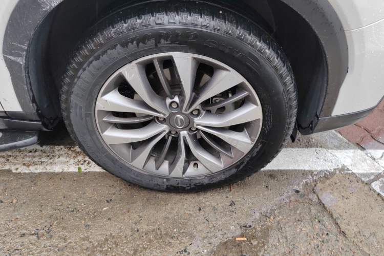 Used GAC Trumpchi GS8 2017 320T Two-Wheel Drive Luxury Smart Connectivity Version (7 Seats) Right Front Wheel Hub